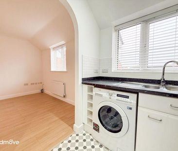 2 bedroom coach house to rent - Photo 1