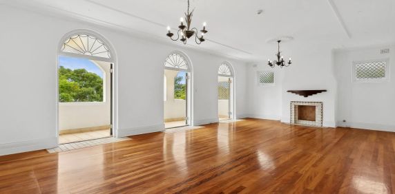 Recently Renovated House-Sized Apartment - Photo 2