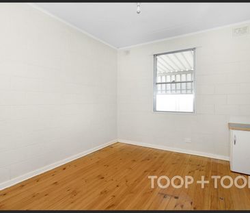 Two Bedroom Home on Spacious Block - Photo 3