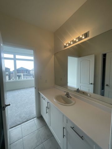For Lease - 913 Rexton Drive, Oshawa, Ontario - Photo 5