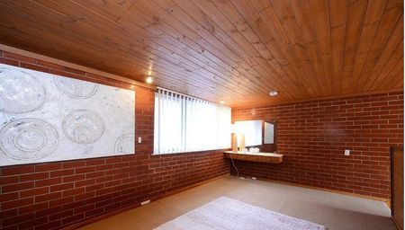 Quirky, Spacious 1 Bedroom Home - Photo 3