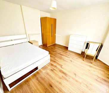 4 bedroom semi-detached house to rent - Photo 2