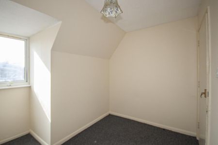 3 bedroom flat to rent - Photo 3