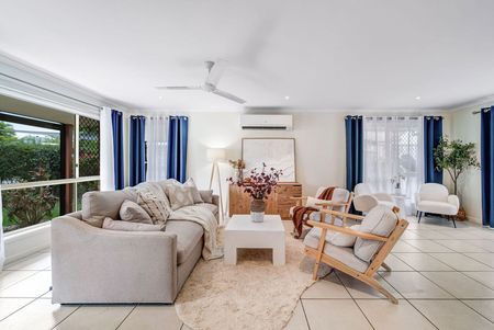 Spacious Family Home with Pool in Peaceful Old Orchard Estate - Photo 4