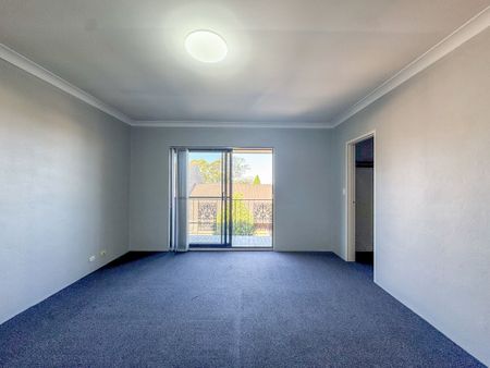 Impeccably presented comes this beautiful, easy to maintain and private townhouse offering unrivalled size and extremely practical layout. - Photo 3