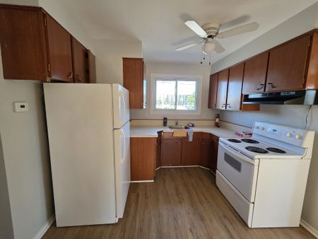 For Lease - 264 Vansitmart Avenue, Hamilton, Ontario - Photo 2