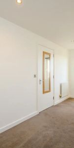 2 bedroom flat in 35 Melliss Avenue - Photo 3