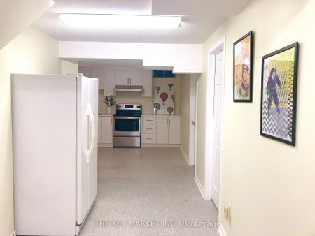 Townhouse For Lease | N8146710 - Photo 4