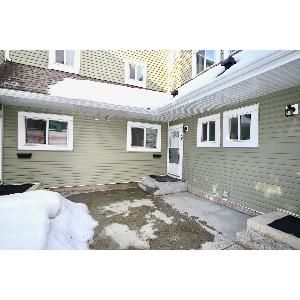 3 Bed 1.5 Bath Townhome w/ Balcony South Edmonton - Photo 1