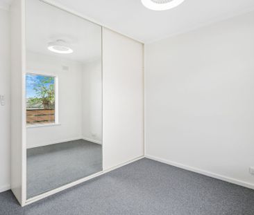 Modern unit in Glenelg - Photo 1