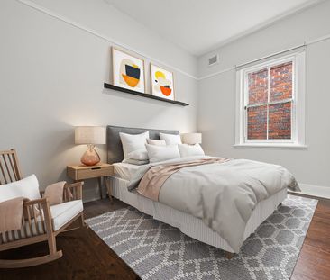 Charming freestanding home set in a convenient setting - Photo 4