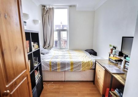 3 bedroom apartment to rent - Photo 4