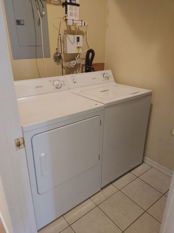 958 Athol St, Regina - Photo 3