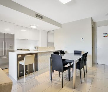 SELF CONTAINED & AIR CONDITIONED TWO BEDROOM UNIT IN "ASPEX" OVERLO... - Photo 3