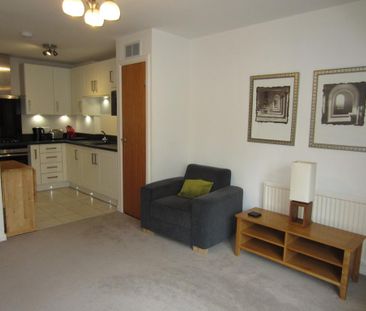 2 bedroom flat to rent - Photo 2