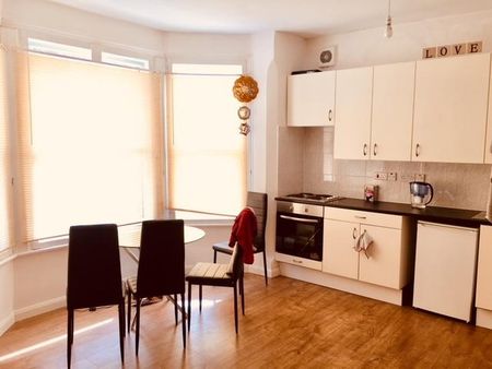 Studio to rent - Photo 5