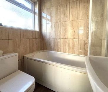 Woking, Surrey, GU21 - Photo 5