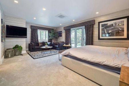 An exceptional bespoke built home in an elevated and private setting off one of the village's premier roads extending to 5299 sq ft with four bedrooms in a generous plot. - Photo 5