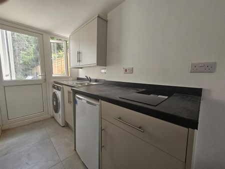 Studio to rent - Photo 3