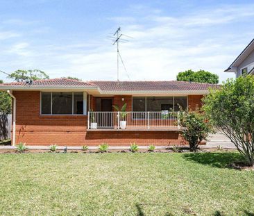 Coastal Comfort in a Prime Mona Vale Location - Photo 4