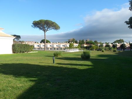 T2 Twin house in condominium with 24h security, located in Bicuda, Cascais - Photo 2