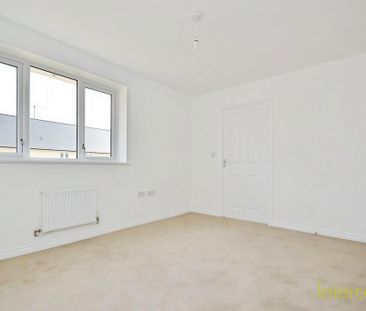 2 bedroom semi-detached house to rent - Photo 3