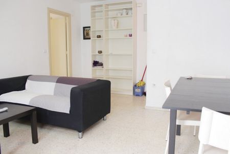 Calle Buiza y Mensaque, Sevilla, Andalusia 41004 - Photo 4