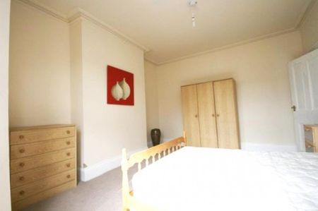 3 Bed - Warwick Street, Heaton - Photo 5