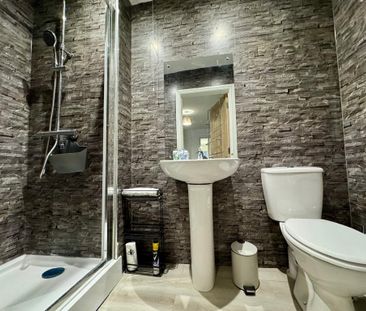 4 bedroom apartment to rent - Photo 4