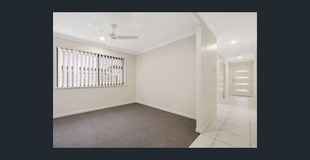 MULTI - LIVING, FAMILY HOME, WALK TO SCHOOL! - Photo 3