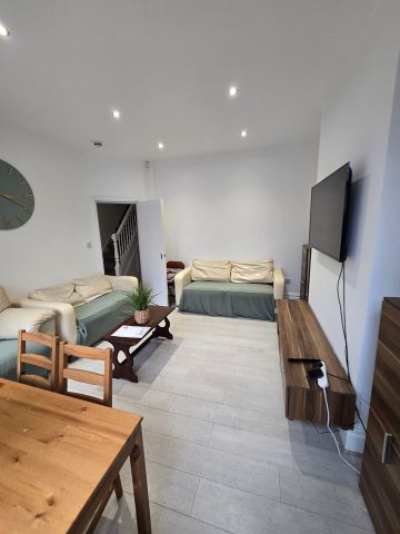 Room in a Shared House, Headingley Avenue, LS6 - Photo 4
