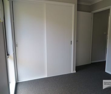 Contemporary and Private Home - Photo 4