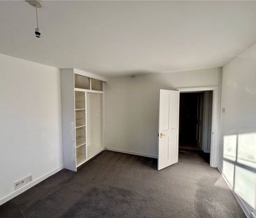 Refurbished three bedroom semi-detached cottage located in the vill... - Photo 4