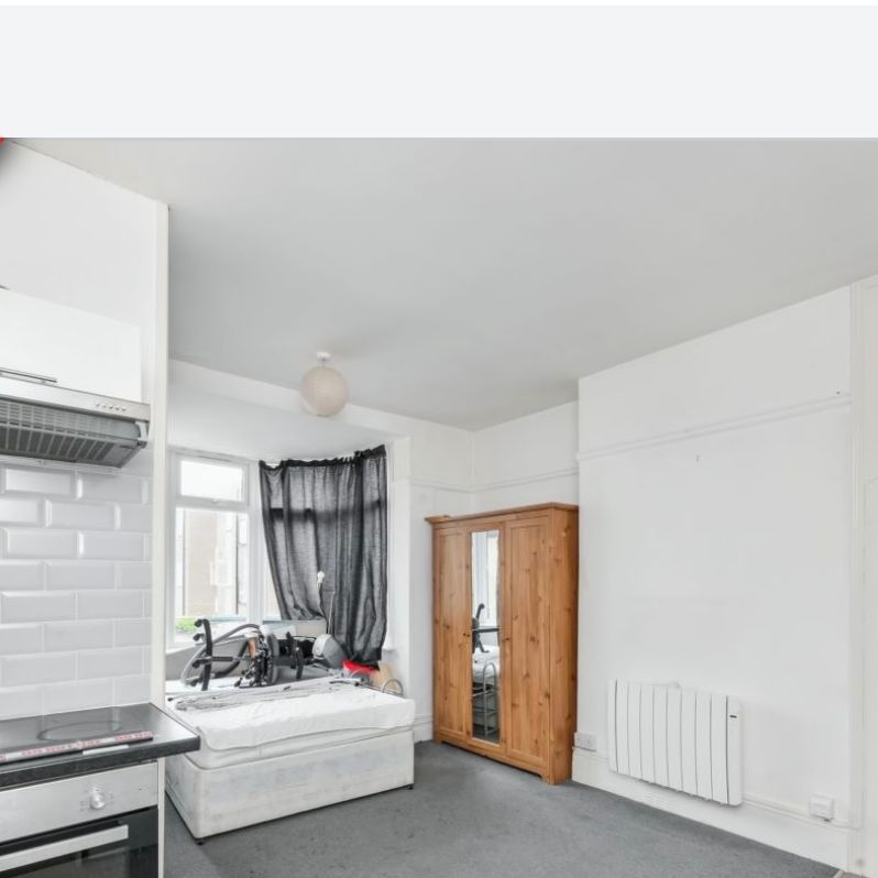 Studio Flat, Castle Street, LU1 - Photo 2