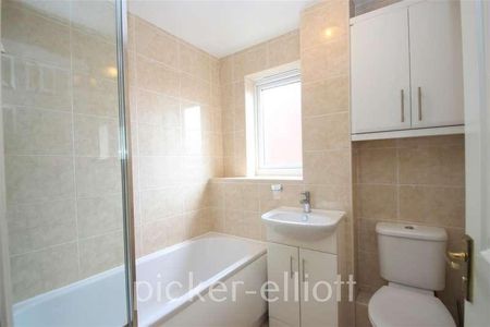 Livia Close, Hinckley, LE10 - Photo 2