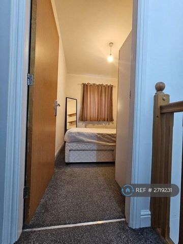 1 bedroom in a house share to rent - Photo 5