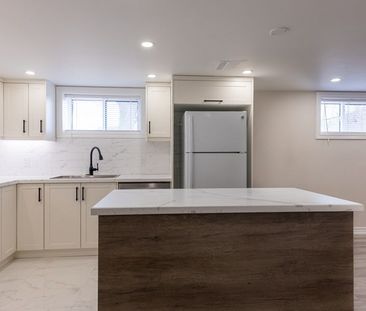 For Lease - 6 Bellvare Crescent, Toronto, Ontario - Photo 2