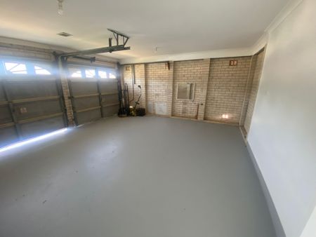 Large 4 Bedroom House For Lease - Photo 2