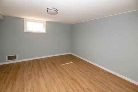 For Lease - 2936 Windjammer Road, Mississauga, Ontario - Photo 4