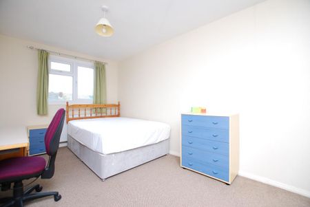 4 bedroom end of terrace house to rent - Photo 5