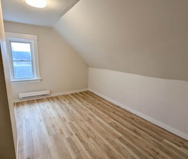 67 Seventh St, Welland - 2 Bedroom Upper Unit - Photo 2