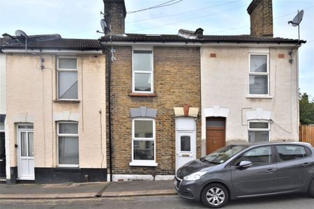 Terraced House to rent - Wykeham Street, Rochester, ME2 - Photo 2