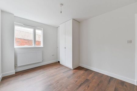 3 bedroom flat to rent - Photo 3