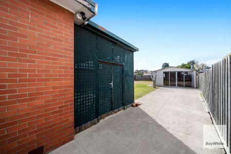 Spacious Family Home In Prime Location - Photo 3