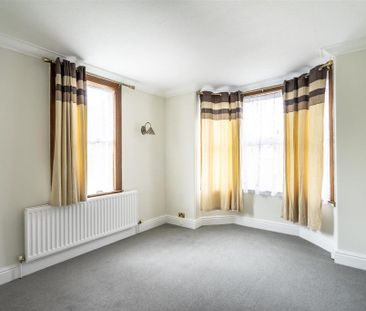 2 bedroom end of terrace house to rent - Photo 2