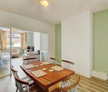3 bedroom semi-detached house to rent - Photo 4