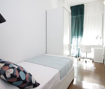 Carrer de González Tablas, Barcelona, Catalonia 08034 - Photo 6