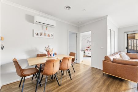 Modern Family Living in Fraser Rise - Photo 4
