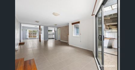 VERSATILE FIVE BEDROOM IN PRIME CROYDON LOCATION - Photo 2