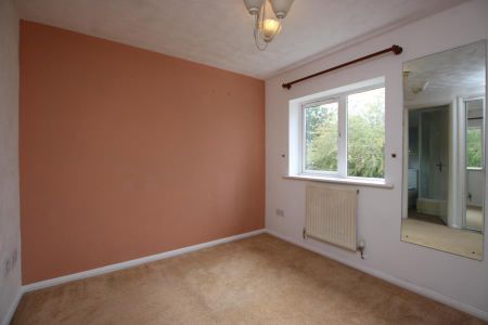 4 bedroom end of terrace house to rent - Photo 4